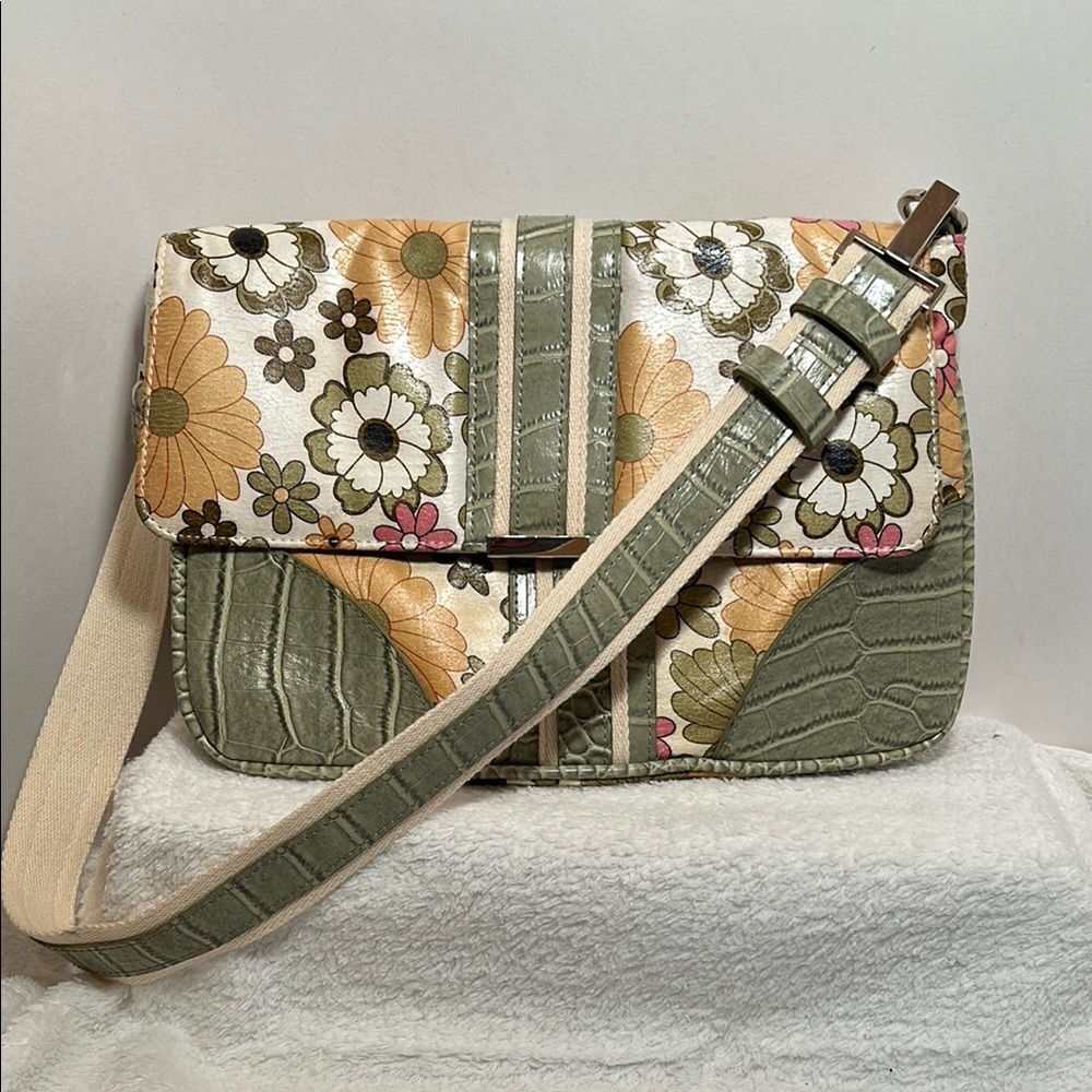 Cream and Green Textured Shoulder Bag boho vintage vibe